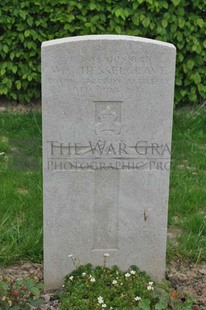 LE GRAND HASARD MILITARY CEMETERY, MORBECQUE - HESSELGRAVE, W G