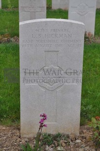 LE GRAND HASARD MILITARY CEMETERY, MORBECQUE - HICKMAN, L S