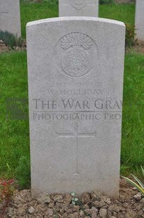 LE GRAND HASARD MILITARY CEMETERY, MORBECQUE - HOLLIDAY, W