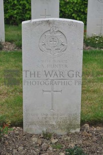 LE GRAND HASARD MILITARY CEMETERY, MORBECQUE - HUNTER, SYDNEY ALBERT