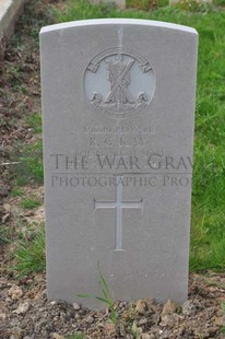 LE GRAND HASARD MILITARY CEMETERY, MORBECQUE - KAY, ROBERT GATHERUM
