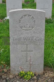 LE GRAND HASARD MILITARY CEMETERY, MORBECQUE - KEELING, ERNEST CHARLES