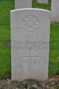 LE GRAND HASARD MILITARY CEMETERY, MORBECQUE - KENNARD, DOUGLAS GEORGE