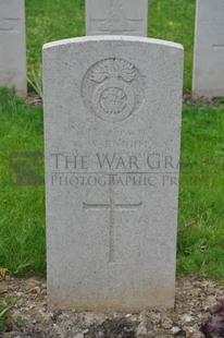 LE GRAND HASARD MILITARY CEMETERY, MORBECQUE - KNOX, THOMAS COWL