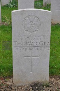 LE GRAND HASARD MILITARY CEMETERY, MORBECQUE - LOMAS, F A
