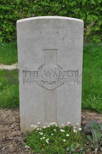LE GRAND HASARD MILITARY CEMETERY, MORBECQUE - MANN, J