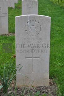 LE GRAND HASARD MILITARY CEMETERY, MORBECQUE - MONOGHAN, P