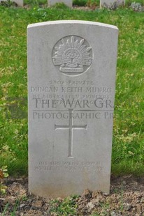 LE GRAND HASARD MILITARY CEMETERY, MORBECQUE - MUNRO, DUNCAN KEITH