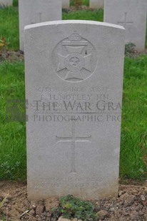 LE GRAND HASARD MILITARY CEMETERY, MORBECQUE - NOTLEY, THOMAS HENRY