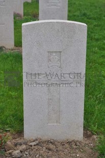 LE GRAND HASARD MILITARY CEMETERY, MORBECQUE - OAKE, D