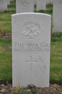 LE GRAND HASARD MILITARY CEMETERY, MORBECQUE - REEVE, HENRY
