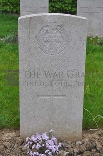 LE GRAND HASARD MILITARY CEMETERY, MORBECQUE - ROSS, FREDERICK BRUCE