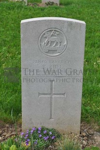 LE GRAND HASARD MILITARY CEMETERY, MORBECQUE - RUEL, THOMAS