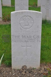 LE GRAND HASARD MILITARY CEMETERY, MORBECQUE - RUSSELL, FRANK JAMES