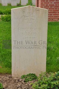 LE GRAND HASARD MILITARY CEMETERY, MORBECQUE - SCHLIE, ERNST