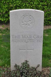 LE GRAND HASARD MILITARY CEMETERY, MORBECQUE - STAMPER, ERNEST