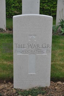 LE GRAND HASARD MILITARY CEMETERY, MORBECQUE - STARKEY, HERBERT THOMAS
