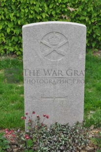 LE GRAND HASARD MILITARY CEMETERY, MORBECQUE - STREVENS, A J