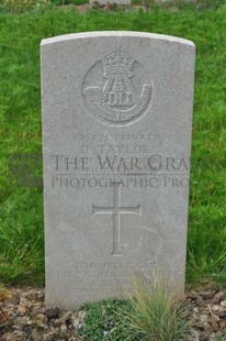 LE GRAND HASARD MILITARY CEMETERY, MORBECQUE - TAYLOR, D