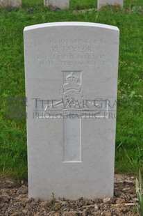 LE GRAND HASARD MILITARY CEMETERY, MORBECQUE - TAYLOR, RICHARD