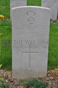 LE GRAND HASARD MILITARY CEMETERY, MORBECQUE - TOPOTT, W E
