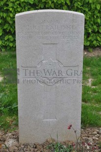 LE GRAND HASARD MILITARY CEMETERY, MORBECQUE - TRAILL, COLIN BALFOUR