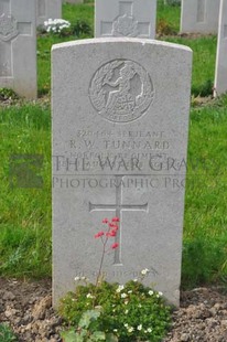 LE GRAND HASARD MILITARY CEMETERY, MORBECQUE - TUNNARD, RAYMOND