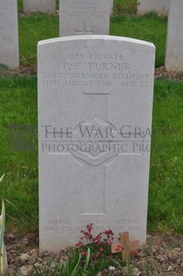 LE GRAND HASARD MILITARY CEMETERY, MORBECQUE - TURNER, T F