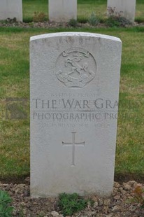 LE GRAND HASARD MILITARY CEMETERY, MORBECQUE - WALDER, DENNIS FREDERICK