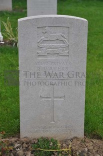 LE GRAND HASARD MILITARY CEMETERY, MORBECQUE - WATERS, R