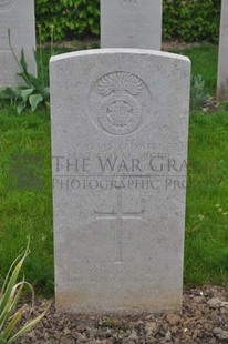 LE GRAND HASARD MILITARY CEMETERY, MORBECQUE - WEBB, MALCOLM