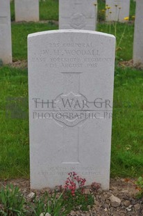 LE GRAND HASARD MILITARY CEMETERY, MORBECQUE - WOODALL, W H