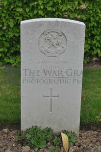 LE GRAND HASARD MILITARY CEMETERY, MORBECQUE - YOUNG, JOHN