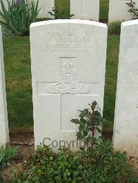 Couin New British Cemetery - Holliday, Robert