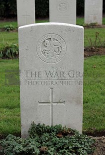 LA LAITERIE MILITARY CEMETERY - ARTHUR, ROBERT HENRY