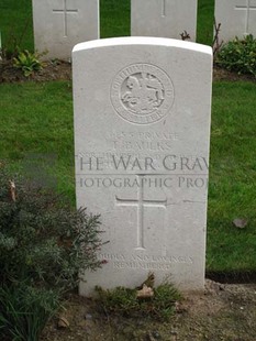 LA LAITERIE MILITARY CEMETERY - BAULKS, THOMAS