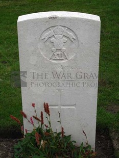 LA LAITERIE MILITARY CEMETERY - BELL, T