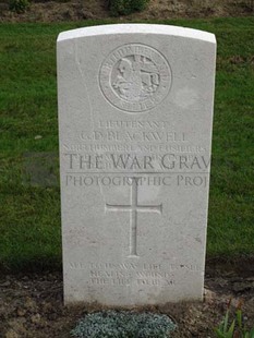 LA LAITERIE MILITARY CEMETERY - BLACKWELL, GERALD DAVIES