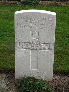 LA LAITERIE MILITARY CEMETERY - BLAKE, BERNARD NORMAN