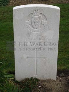 LA LAITERIE MILITARY CEMETERY - BUCKLES, F A