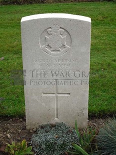 LA LAITERIE MILITARY CEMETERY - CAPEL, E A