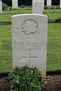 LA LAITERIE MILITARY CEMETERY - CAREAU, S