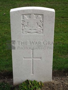 LA LAITERIE MILITARY CEMETERY - CROWTHER, W