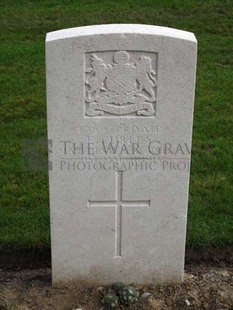 LA LAITERIE MILITARY CEMETERY - CURLEY, E