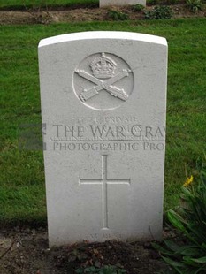 LA LAITERIE MILITARY CEMETERY - FREEMAN, WILLIAM DEFTY