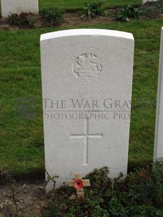 LA LAITERIE MILITARY CEMETERY - GREEN, H