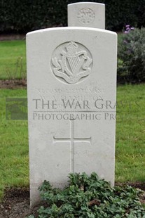 LA LAITERIE MILITARY CEMETERY - HAMILTON, W A