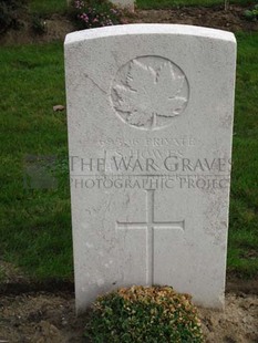 LA LAITERIE MILITARY CEMETERY - HOWES, STEPHEN