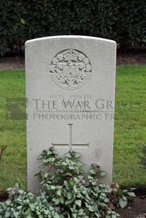 LA LAITERIE MILITARY CEMETERY - HULME, F