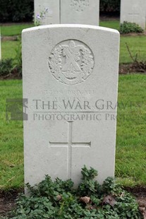 LA LAITERIE MILITARY CEMETERY - HUNT, ANDREW